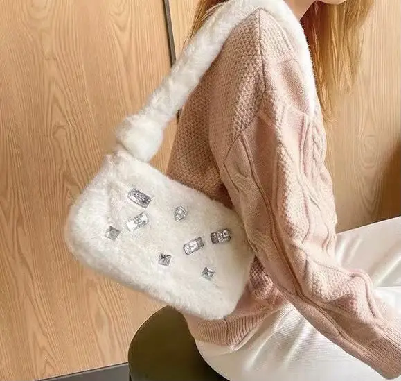 Корейская мода Повседневная плюшевая женская сумка через плечо с драгоценными камнями 2023 зима Новая японская универсальная простая сумка для девочек Ins Подмышечная сумка